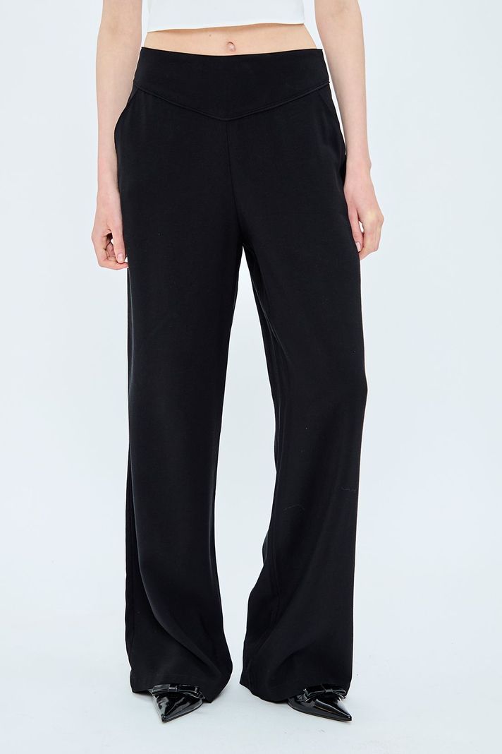 Pantalon Liso Negro iO 11020224059102-1