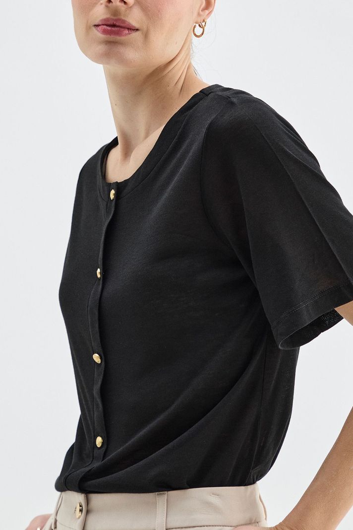 Polera Escorte Redondo Con Botones Decorativos En Delantero Negro Ma Griffe 14202224059102-1