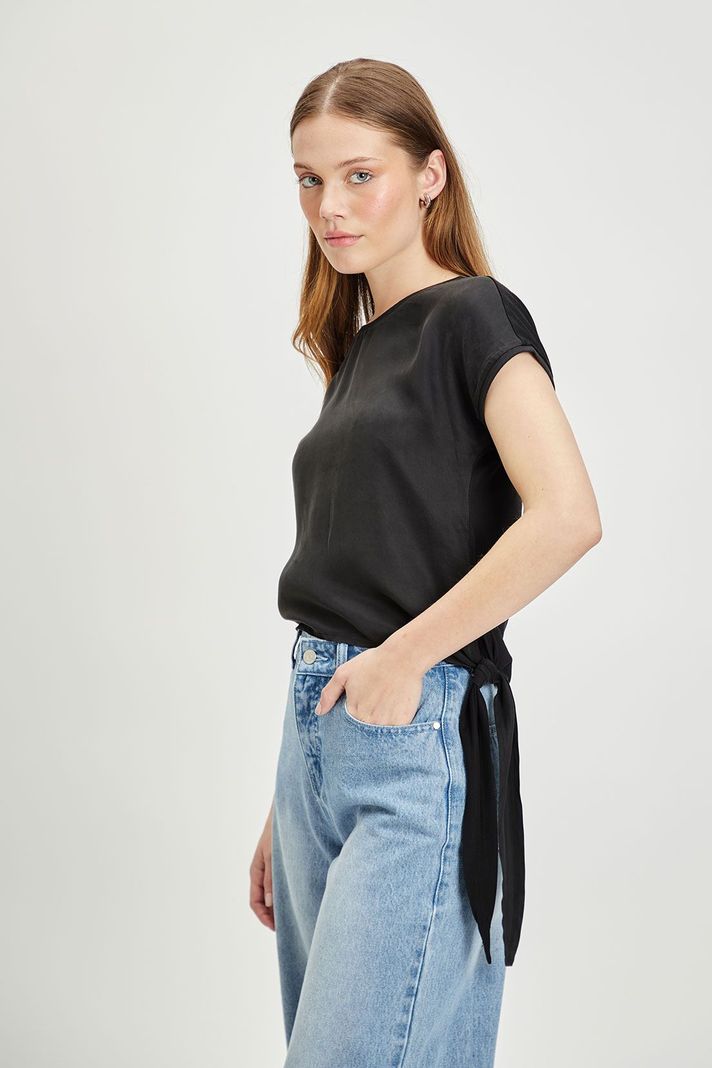 Polera Lisa Negro iO 14220224065102-2