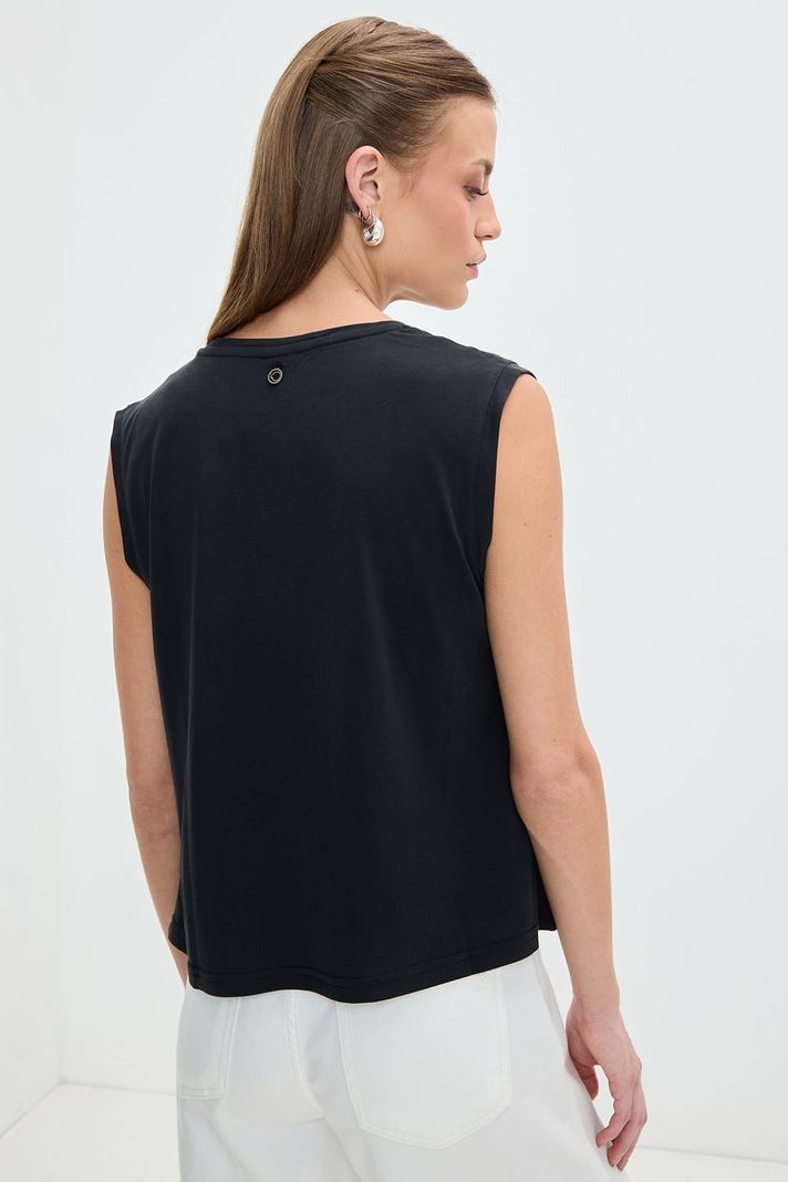 Polera Estampada Negro iO 14620125050102-3