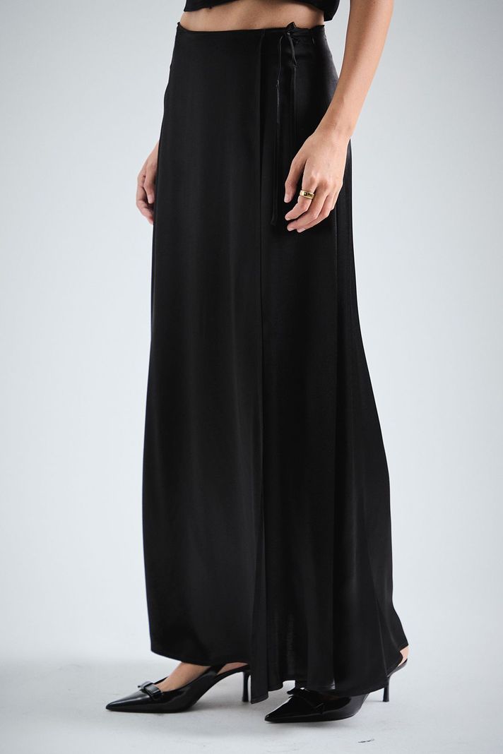 Falda Lisa Larga Negro iO 12320224050102-3