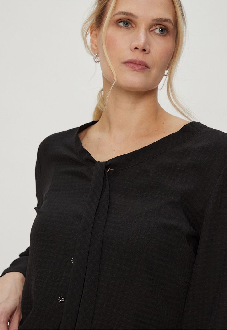 Blusa Con Lazo En Escote Negro Ma Griffe 14002124057102-2