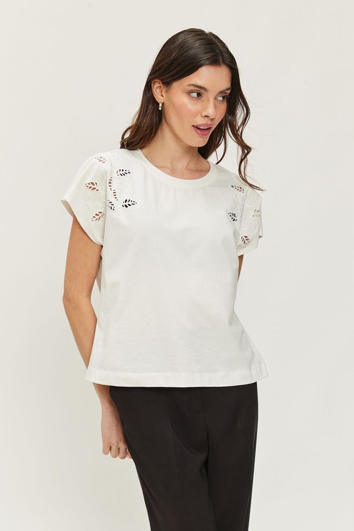 Polera Con Bordado Blanco Ash 14207224055105-0