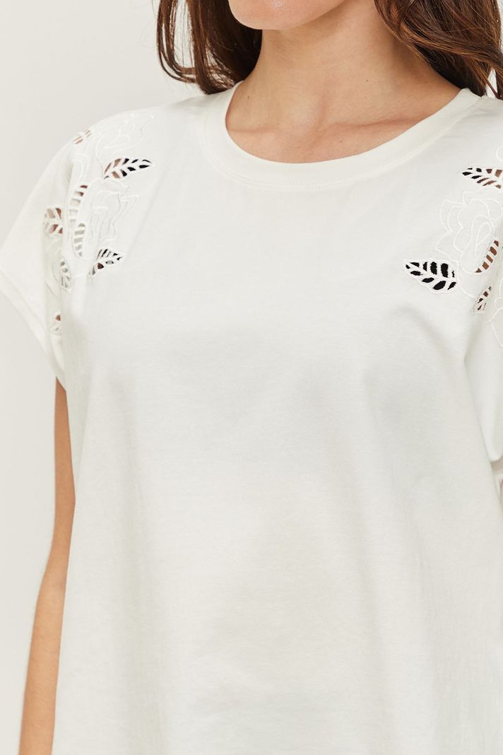 Polera Con Bordado Blanco Ash 14207224055105-1