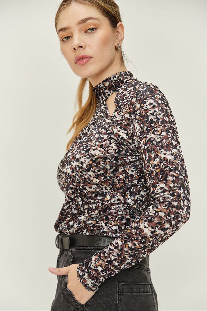 Polera Fantasia Negro iO 14320224051102-3
