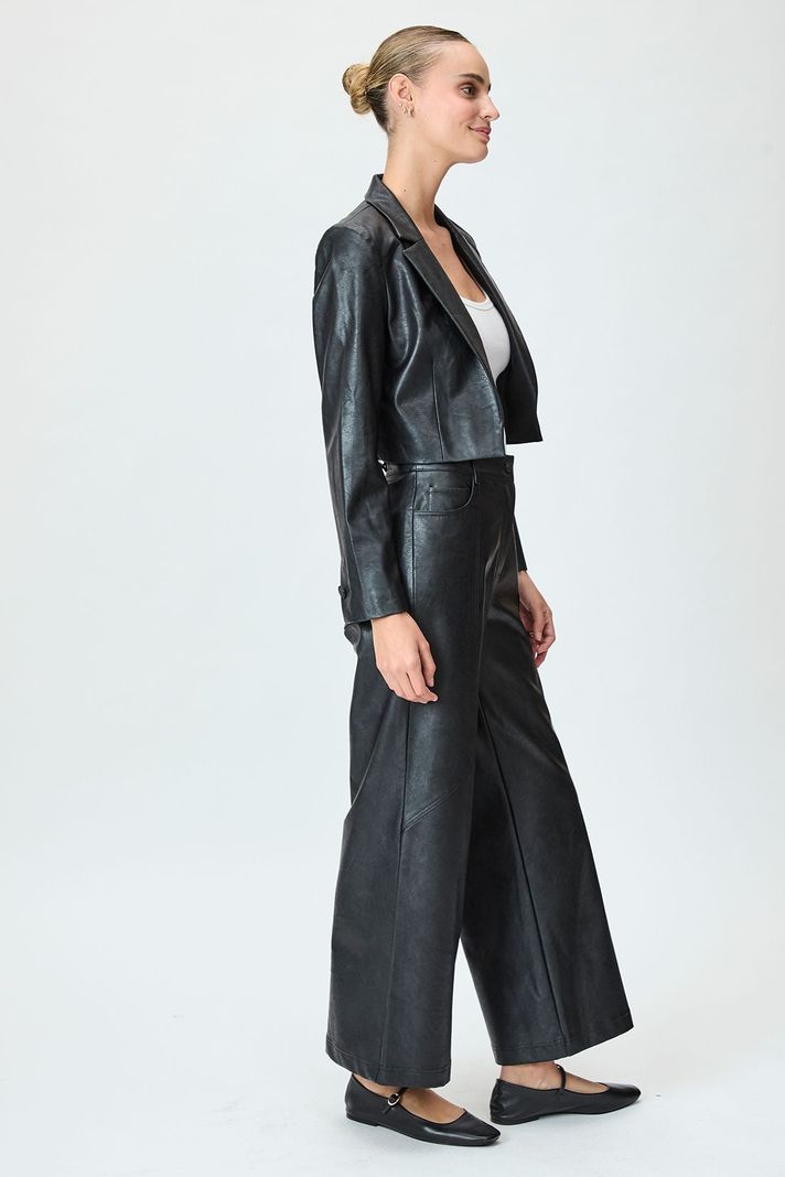 Blazer Liso Negro iO 16020125009102-3