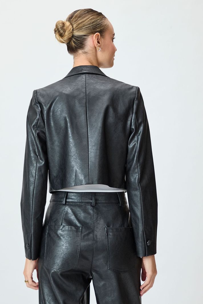 Blazer Liso Negro iO 16020125009102-4