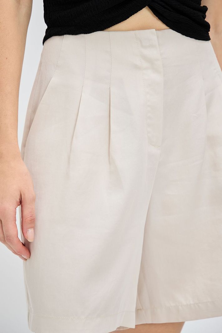 Short Liso Beige iO 11220224006106-2
