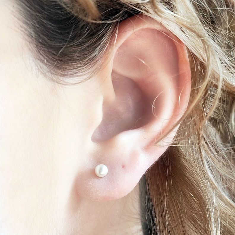 Aros Perla Sintética 4mm Enchapado Oro 18K-1