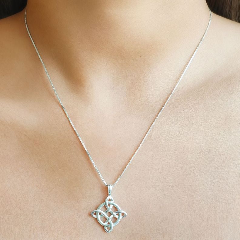Collar Nudo De Bruja Plata  Fina 925-2