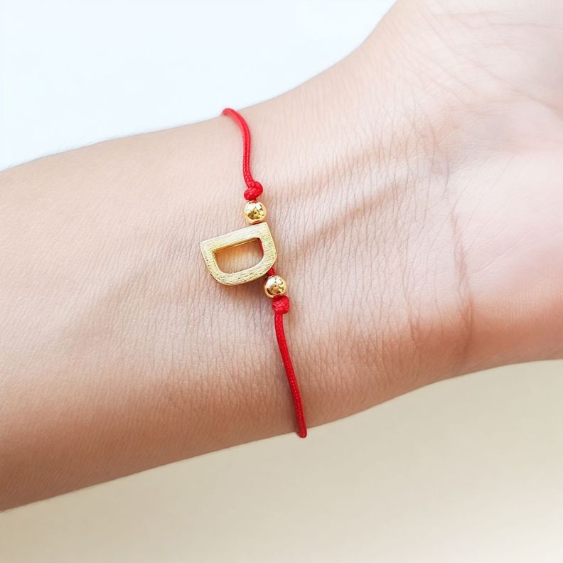 Pulsera Letras D Cordón Rojo Enchapado Oro 18K-1