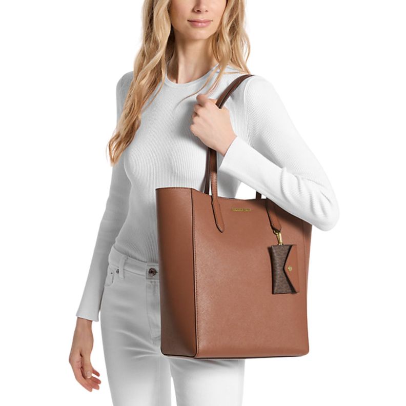 Tote Michael Kors Vincent con tarjetero café Camel-3
