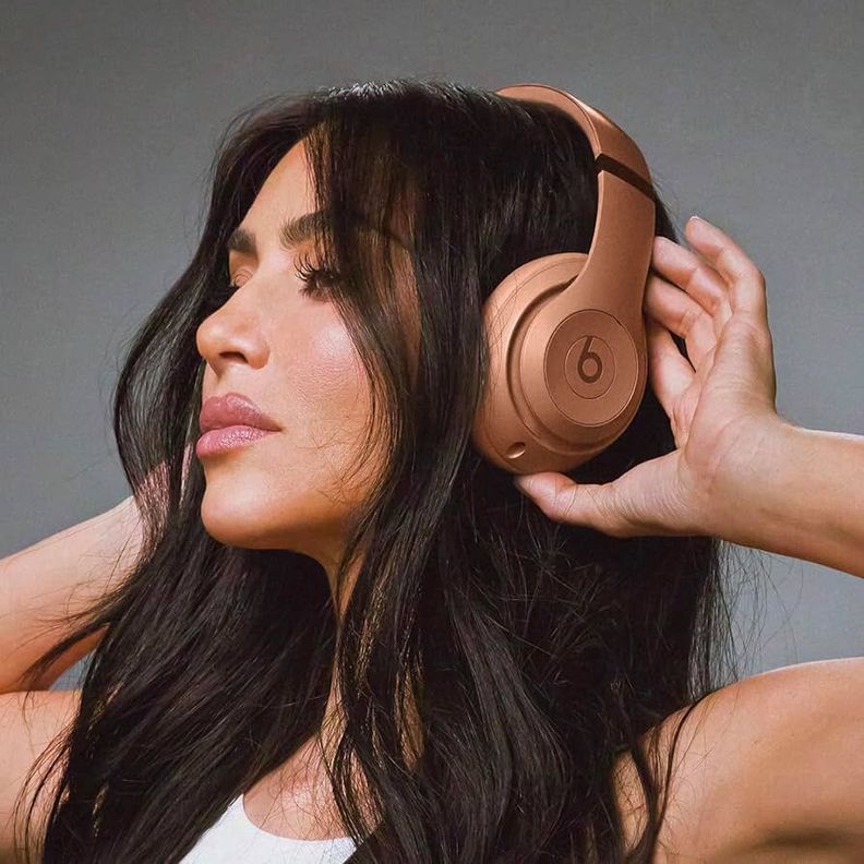 Audífonos Bluetooth Beats Studio Pro - Beats x Kim Kardashian - Dune-4