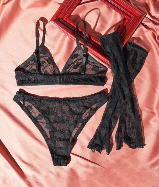 Conjunto Sexy con Transparencias y Estampado de Corazones-1