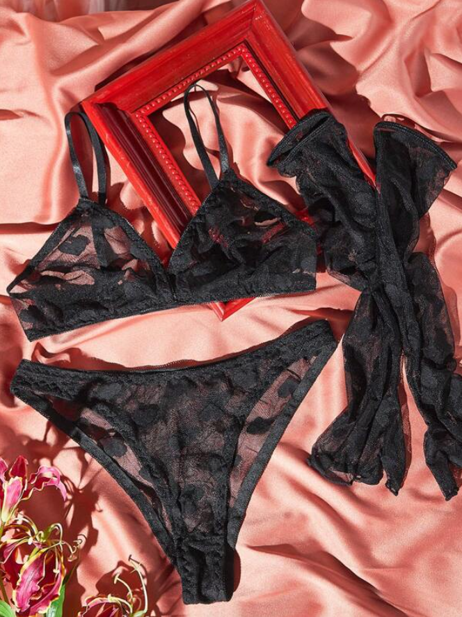 Conjunto Sexy con Transparencias y Estampado de Corazones-3