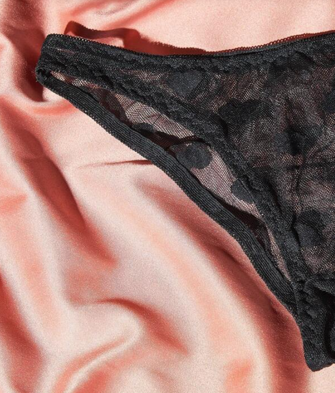 Conjunto Sexy con Transparencias y Estampado de Corazones-4