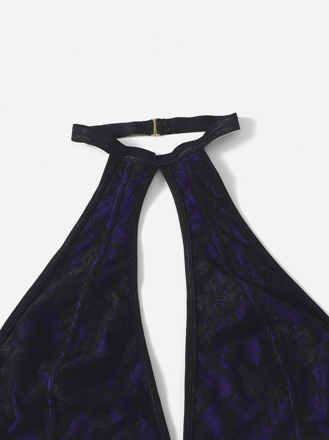Set de Lencería Negro con Aberturas y Tanga en V -3