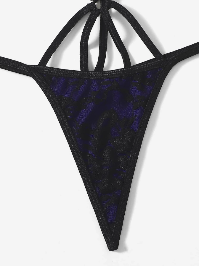 Set de Lencería Negro con Aberturas y Tanga en V -4