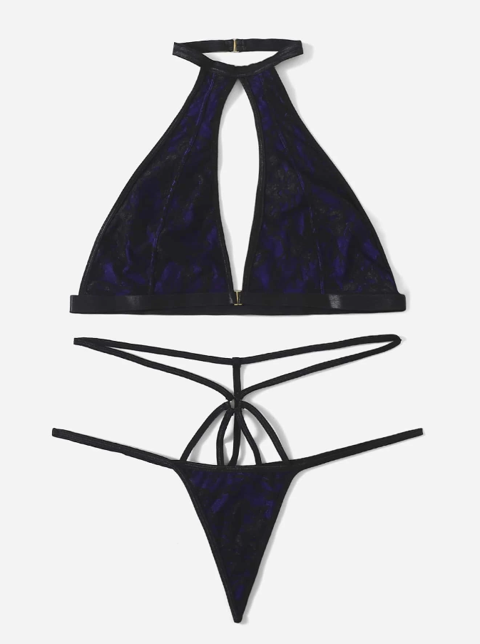 Set de Lencería Negro con Aberturas y Tanga en V -5