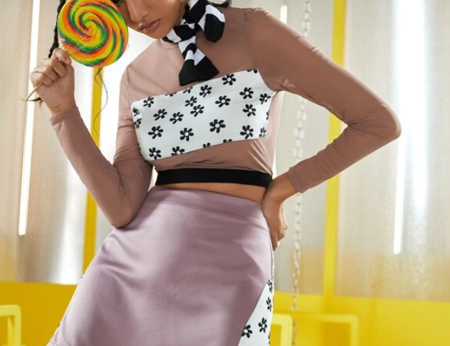 Top Crop Multicolor con Detalles Florales y Espalda al Aire-4