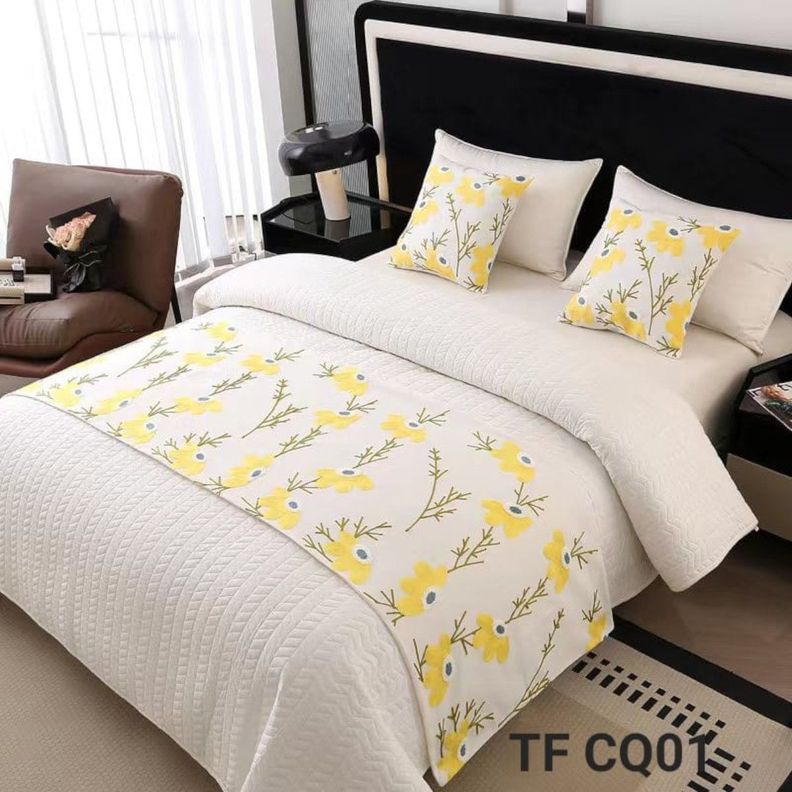Piecera de cama con dos fundas de cojin-1
