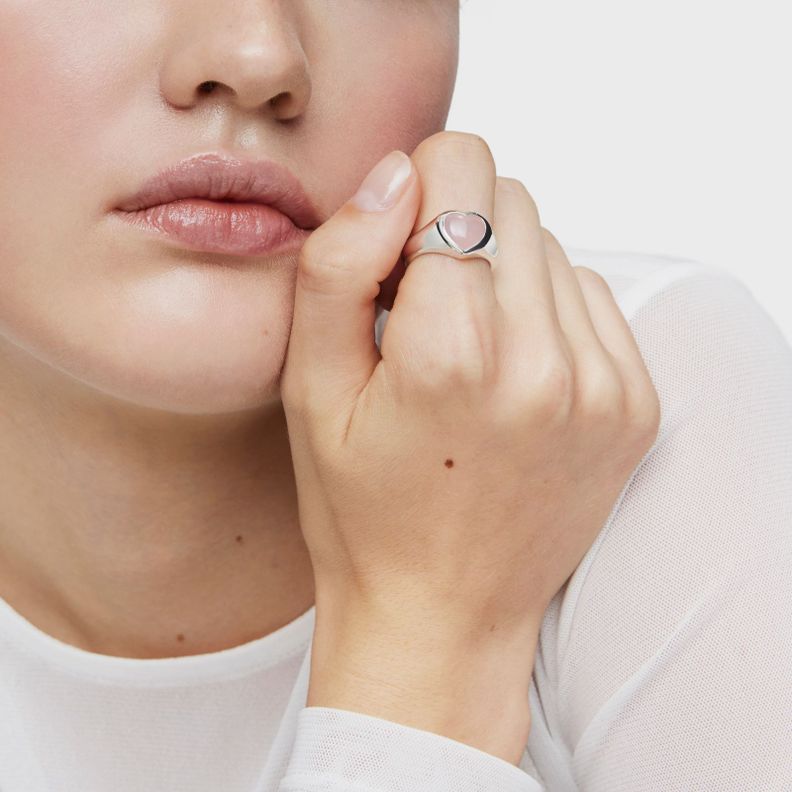 Anillo sello corazón de plata y calcedonia rosa Bold Motif-3