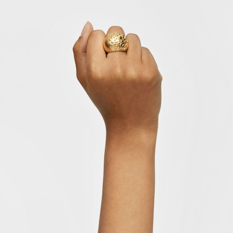 Anillo abombado con baño de oro 18 kt sobre plata Dybe-3