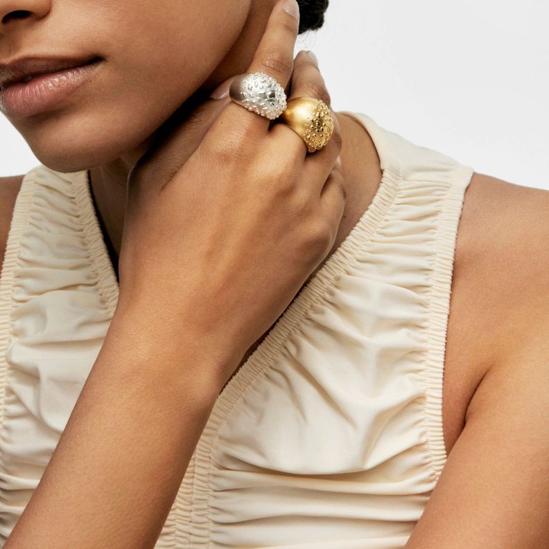 Anillo abombado con baño de oro 18 kt sobre plata Dybe-5