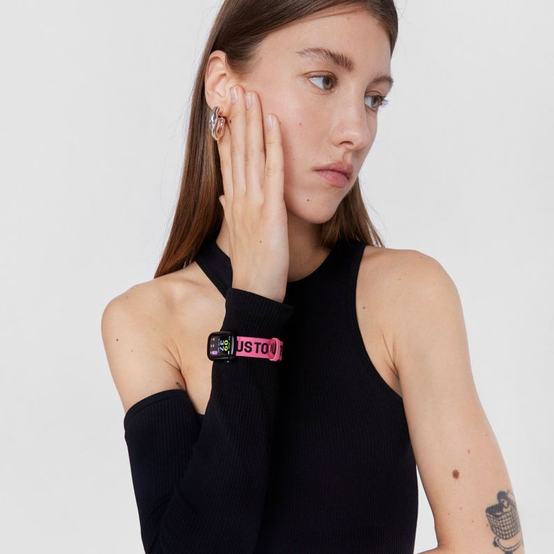 Reloj smartwatch con correa de nylon y de silicona negra-8