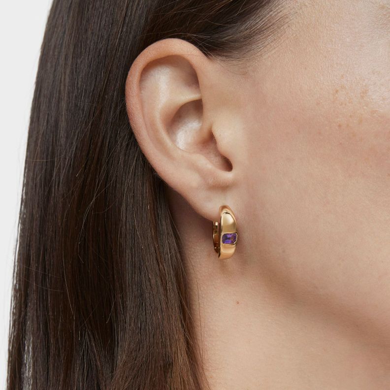 Pendientes aro cortos con baño de oro 18 kt sobre plata y amatista Basic Colors-1