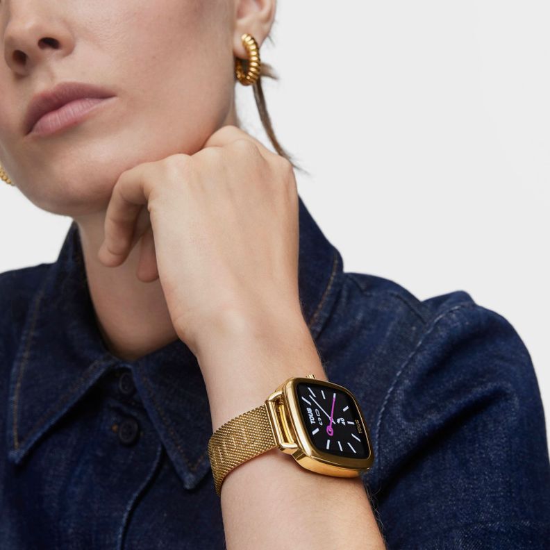 Reloj smartwatch con brazalete de acero IPG dorado D-Connect-4