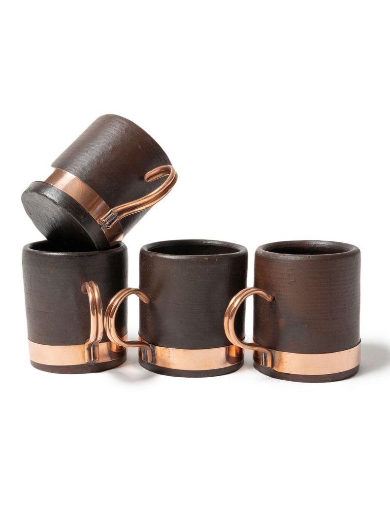 Set de 4 tazas de greda y cobre para café espresso, empaque maeta de mimbre-0