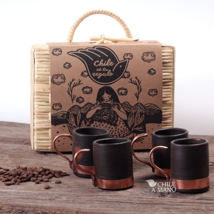Set de 4 tazas de greda y cobre para café espresso, empaque maeta de mimbre-1