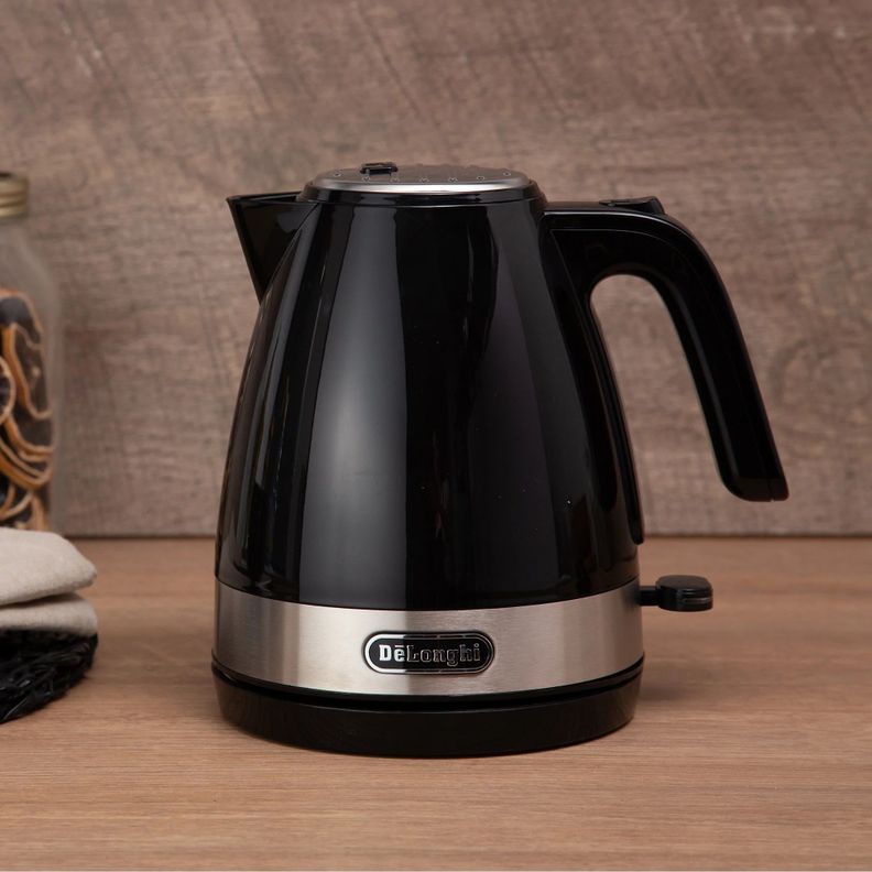 Hervidor De Longhi Active Line Negro KBLA2000.BK-1