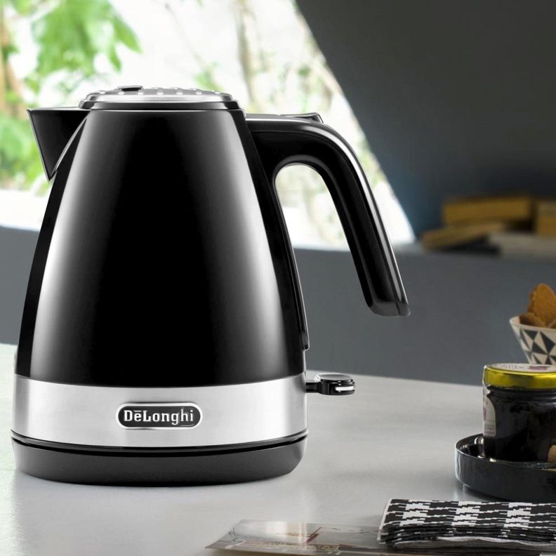 Hervidor De Longhi Active Line Negro KBLA2000.BK-2