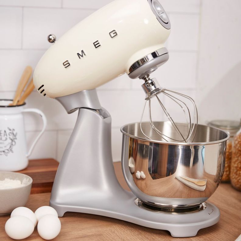 Batidora Smeg Stand Mixer Crema modelo SMF02CREU-5