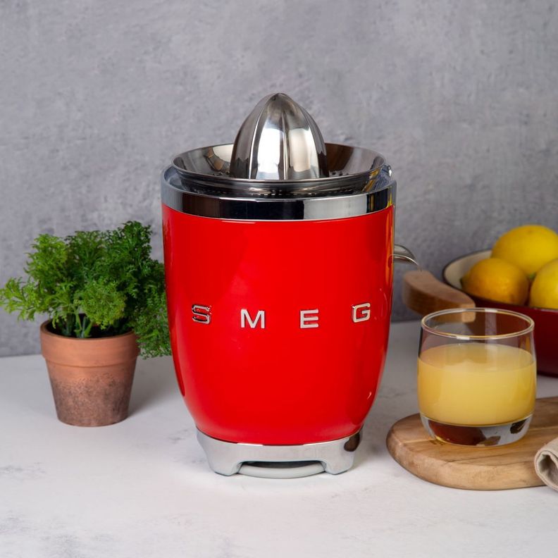 Exprimidor Smeg Rojo modelo CJF01RDEU-1