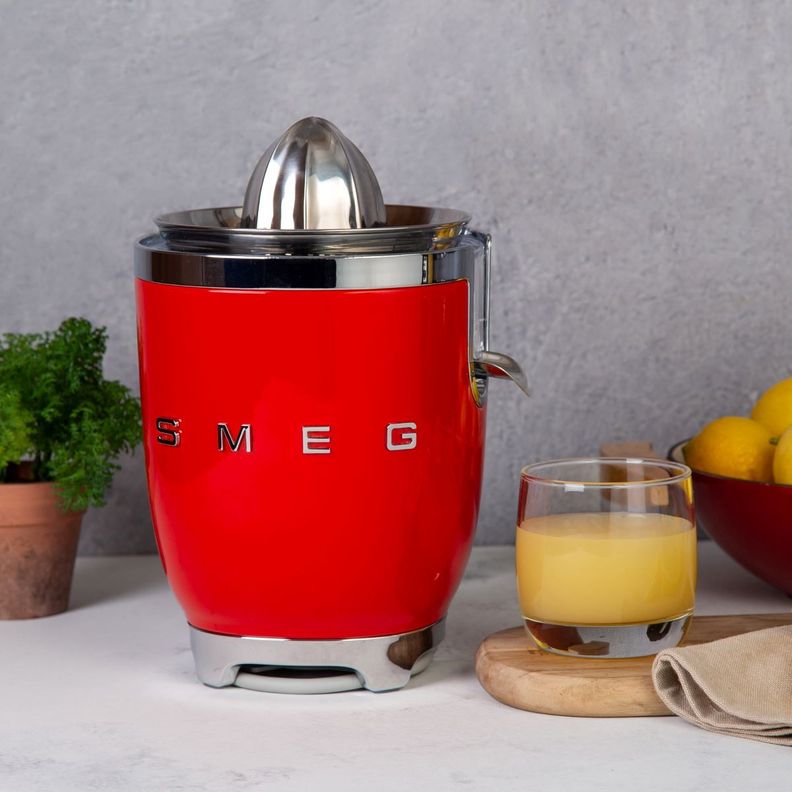 Exprimidor Smeg Rojo modelo CJF01RDEU-2