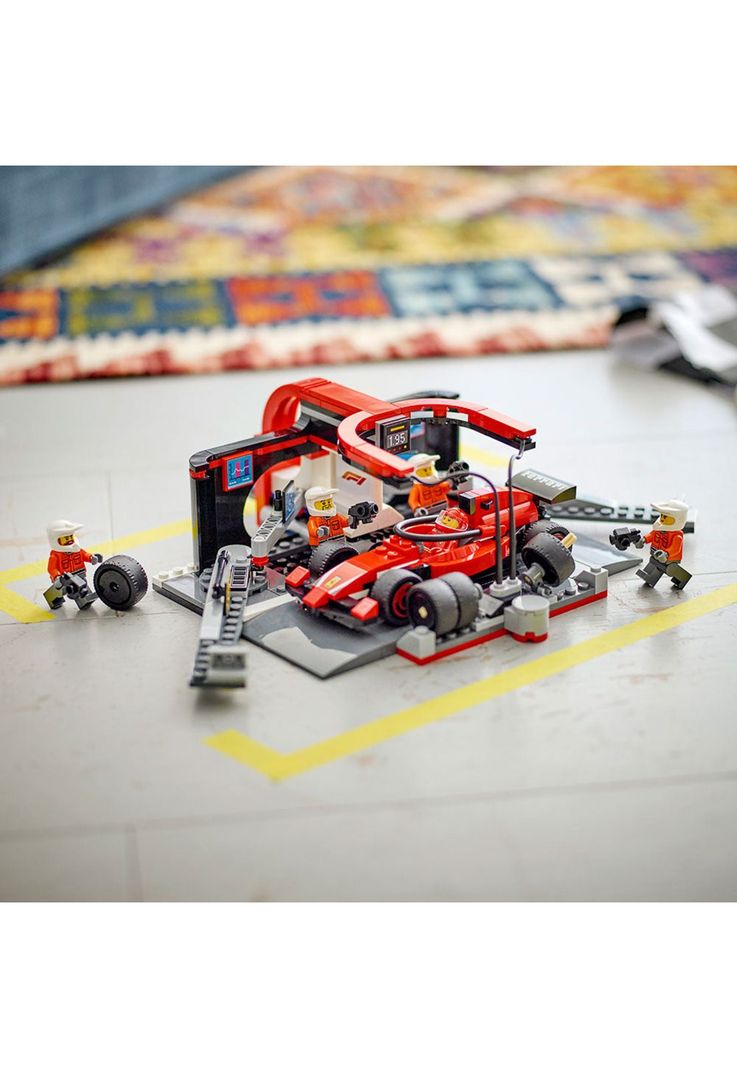 LEGO City Parada en Boxes de F1 y Equipo de Mecánicos con Auto Ferrari- 60443-9