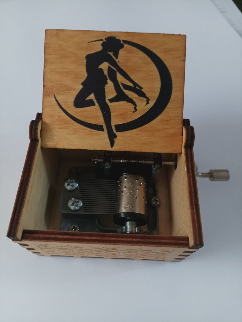 CAJA MUSICAL CON MANIVELA SAILOR MOON CAFE-1