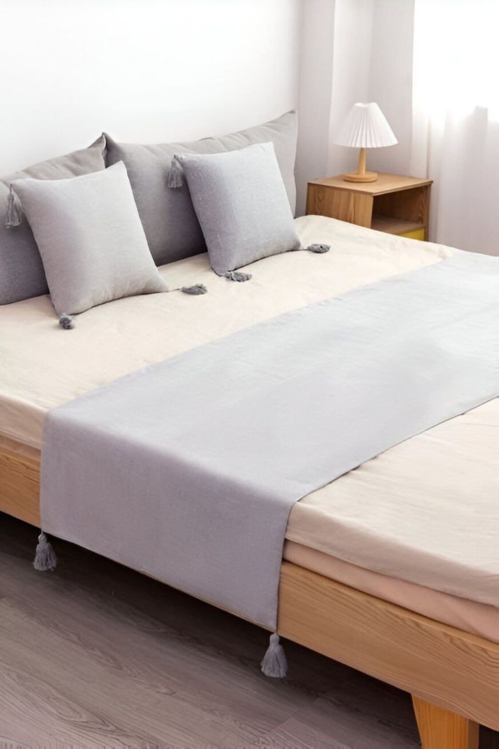 JUEGO DE PIECERA DE CAMA MAS 2 FUNDAS MODELO PLUSH GRIS-0