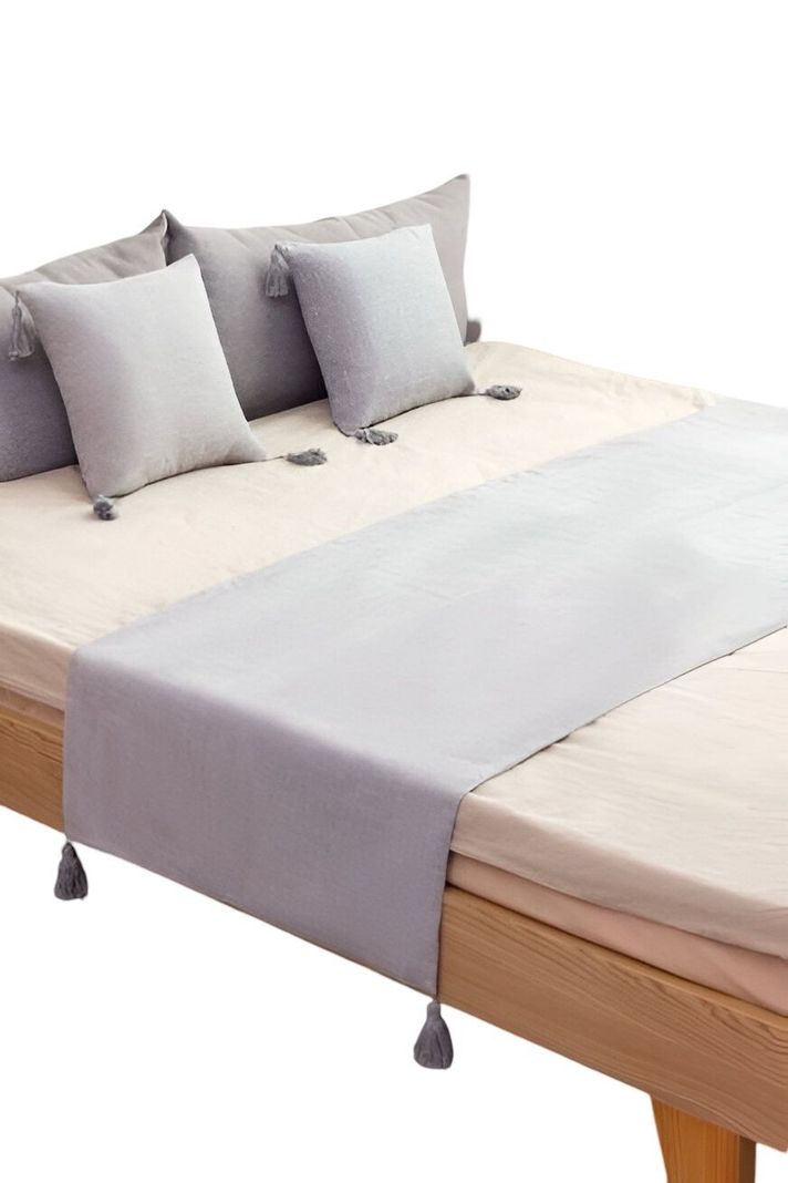 JUEGO DE PIECERA DE CAMA MAS 2 FUNDAS MODELO PLUSH GRIS-2