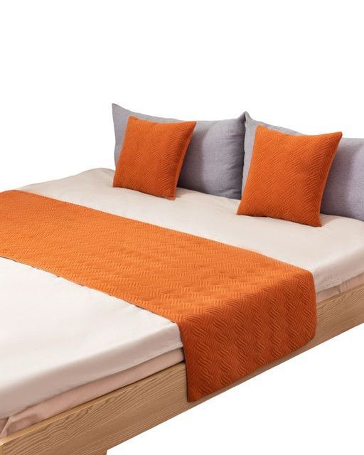JUEGO DE PIECERA DE CAMA CON 2 FUNDAS MODELO PLUSH NARANJA-1