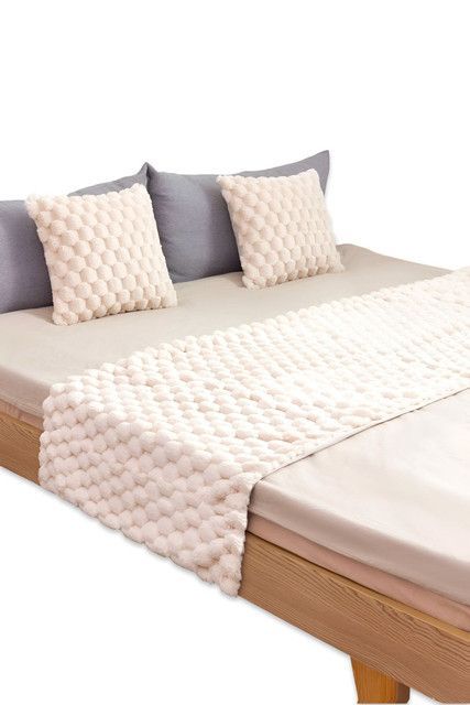 JUEGO DE PIECERA DE CAMA CON 2 FUNDAS MODELO PERLA BEIGE-1