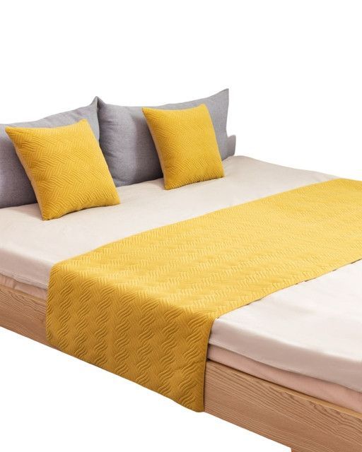 JUEGO DE PIECERA DE CAMA CON 2 FUNDAS MODELO PLUSH AMARILLO-2