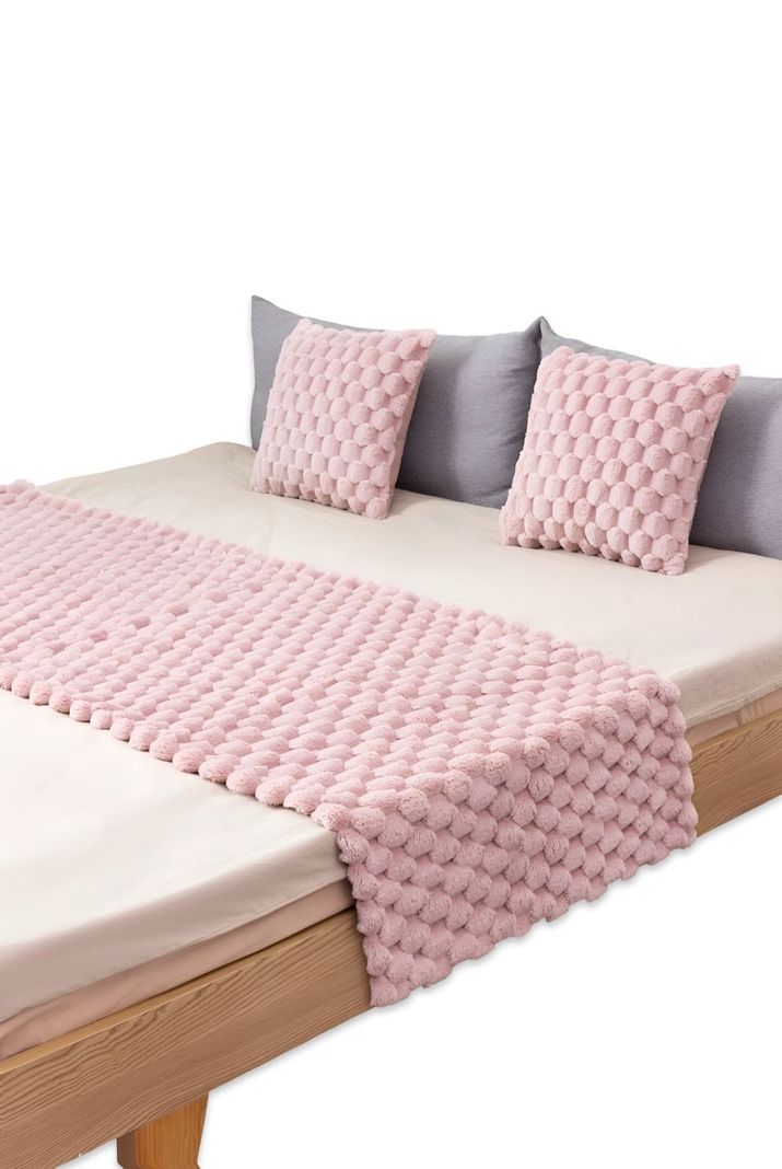 JUEGO DE PIECERA DE CAMA CON 2 FUNDAS MODELO PERLA ROSADO-1