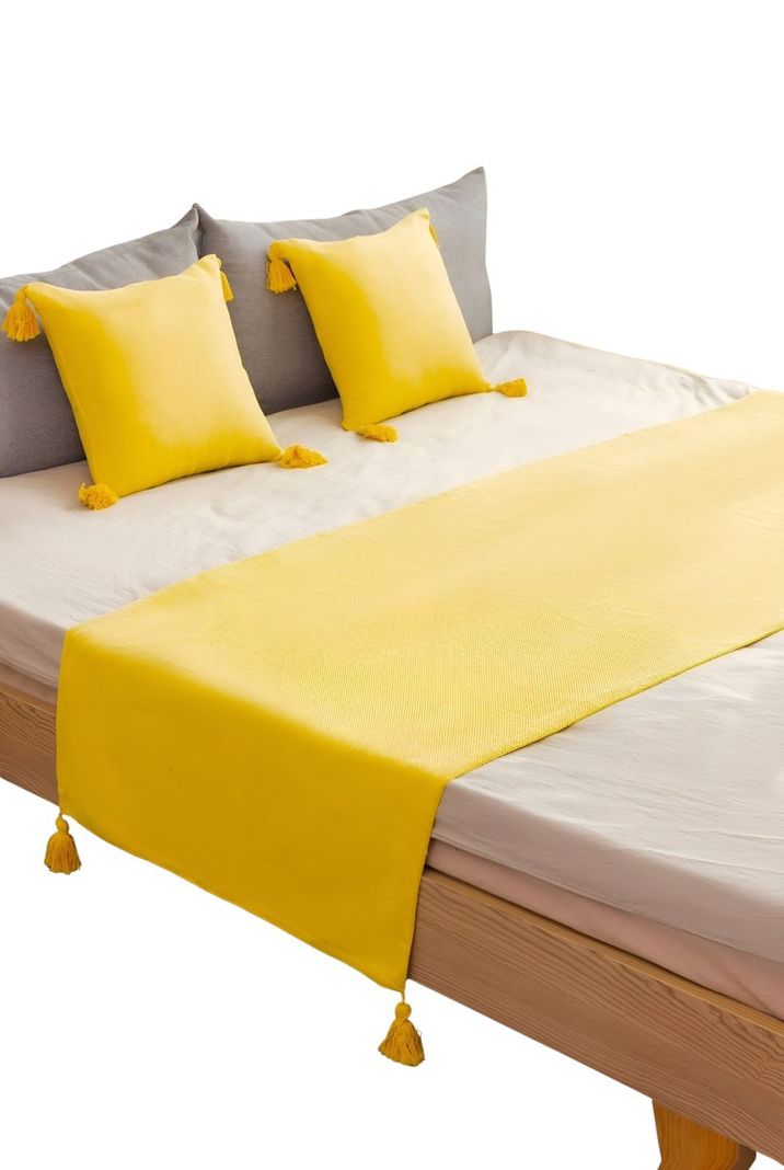 JJUEGO DE PIECERA DE CAMA CON 2 FUNDAS MODELO LINO AMARILLA-1