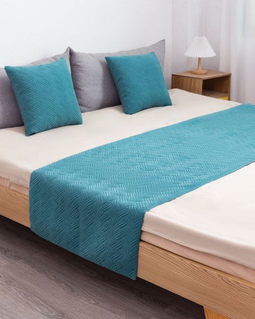 JUEGO DE PIECERA DE CAMA CON 2 FUNDAS MODELO PLUSH TURQUESA-0