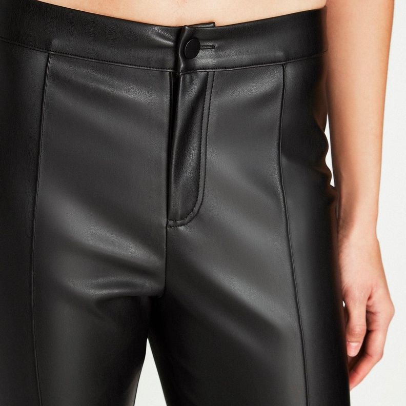 Pantalón De Eco Cuero Flare Negro-2