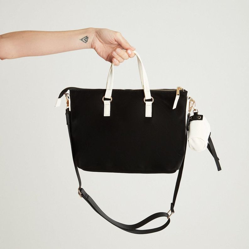 Cartera Con Asa Textura Suave Negro-1